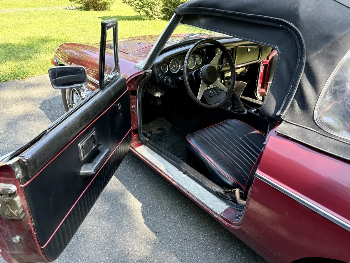 Mg-B-1974-Burgundy-Black-1