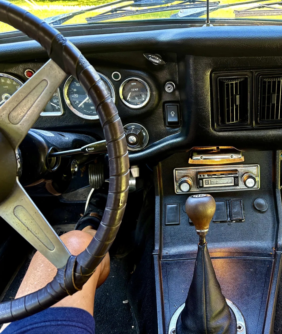 Mg-B-1974-Burgundy-Black-2