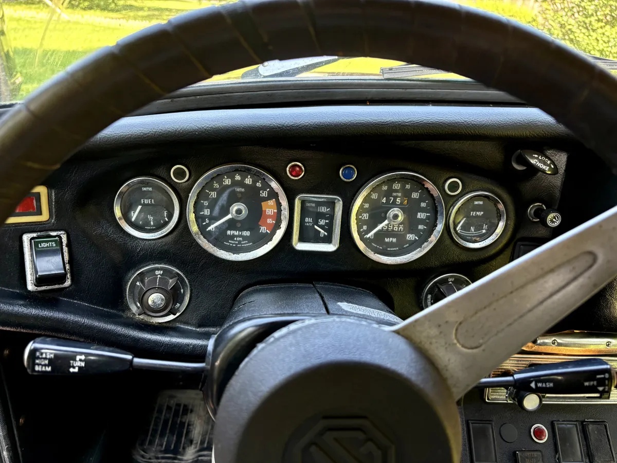 Mg-B-1974-Burgundy-Black-3