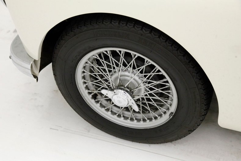 Mg-Mga-1958-Old-English-White-Black-18