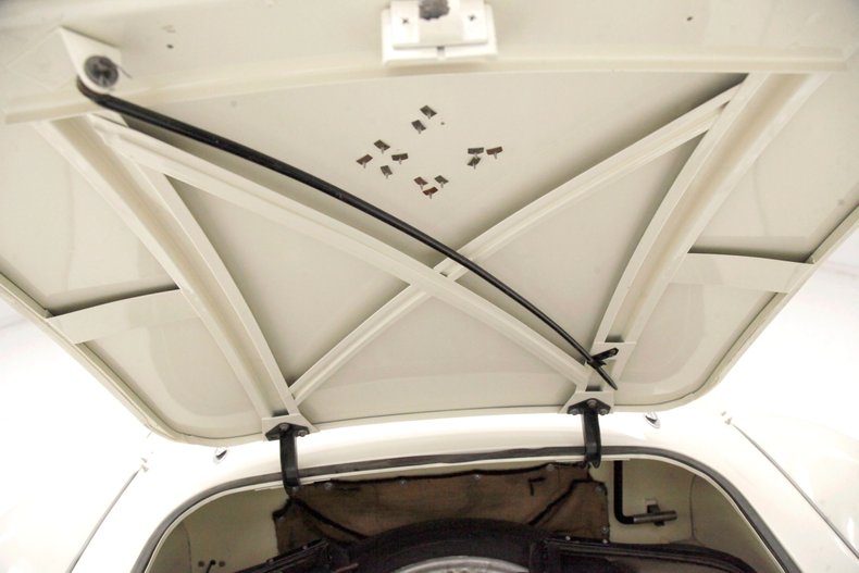 Mg-Mga-1958-Old-English-White-Black-2