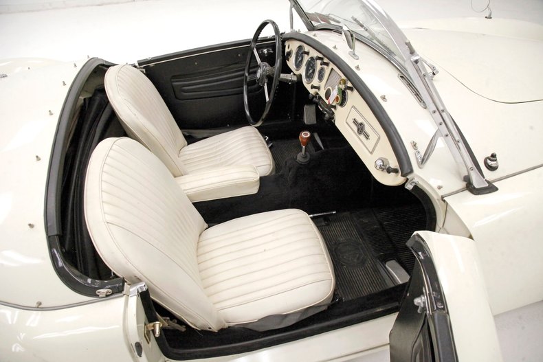 Mg-Mga-1958-Old-English-White-Black-35