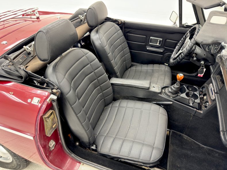Mg-Mgb-1977-Damask-Red-Black-10