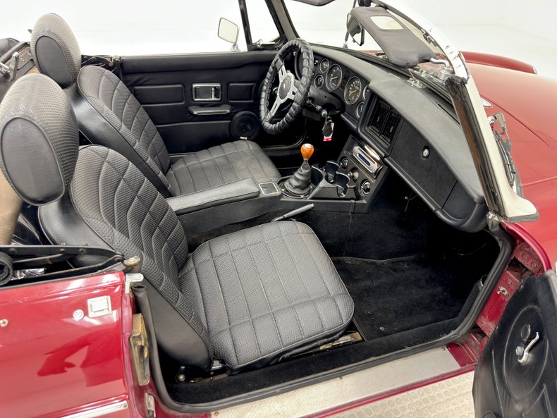 Mg-Mgb-1977-Damask-Red-Black-11
