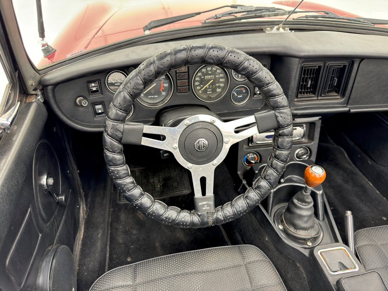 Mg-Mgb-1977-Damask-Red-Black-12