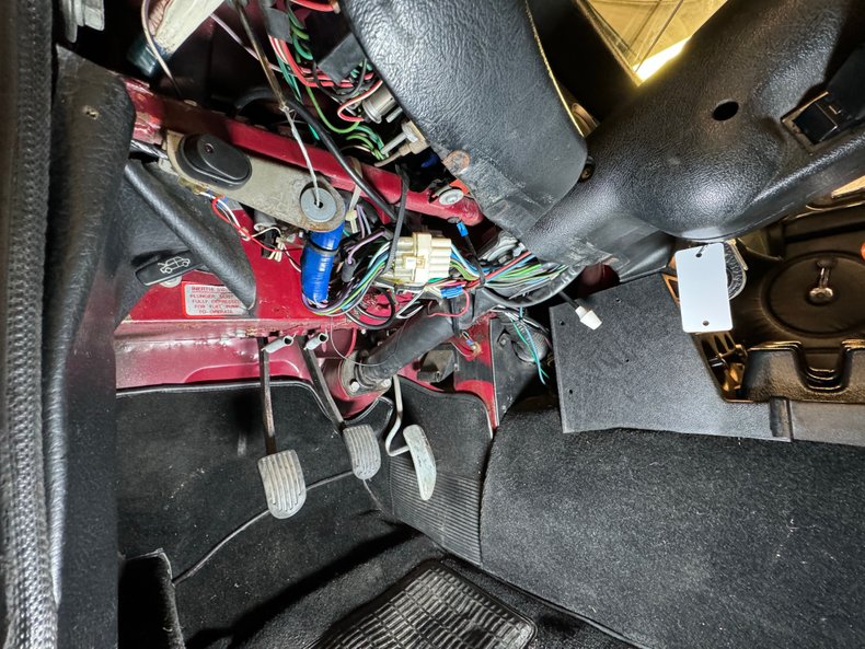 Mg-Mgb-1977-Damask-Red-Black-14