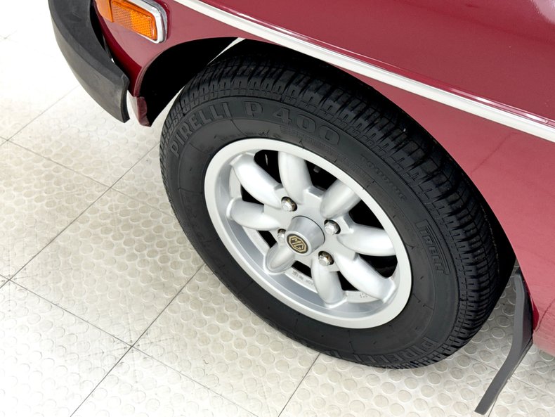 Mg-Mgb-1977-Damask-Red-Black-24