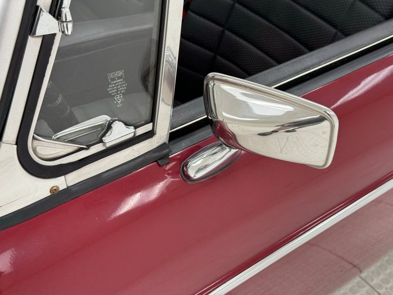 Mg-Mgb-1977-Damask-Red-Black-27