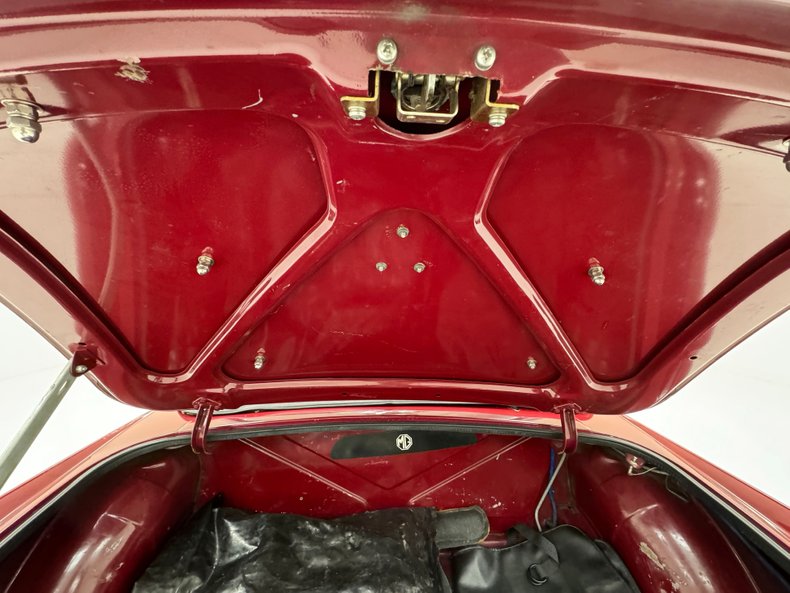 Mg-Mgb-1977-Damask-Red-Black-35