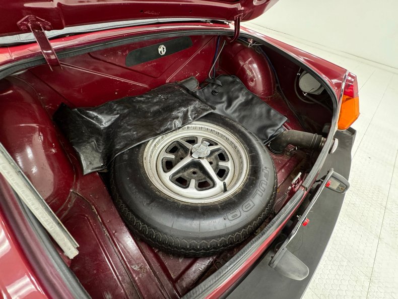 Mg-Mgb-1977-Damask-Red-Black-36