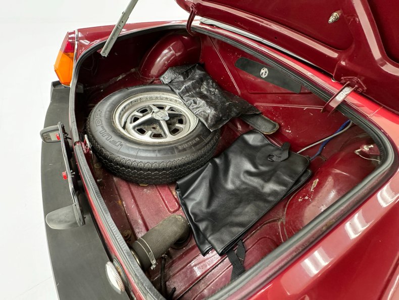 Mg-Mgb-1977-Damask-Red-Black-38