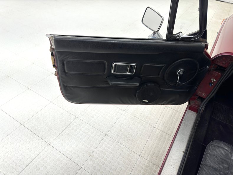 Mg-Mgb-1977-Damask-Red-Black-39