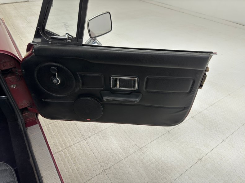 Mg-Mgb-1977-Damask-Red-Black-40