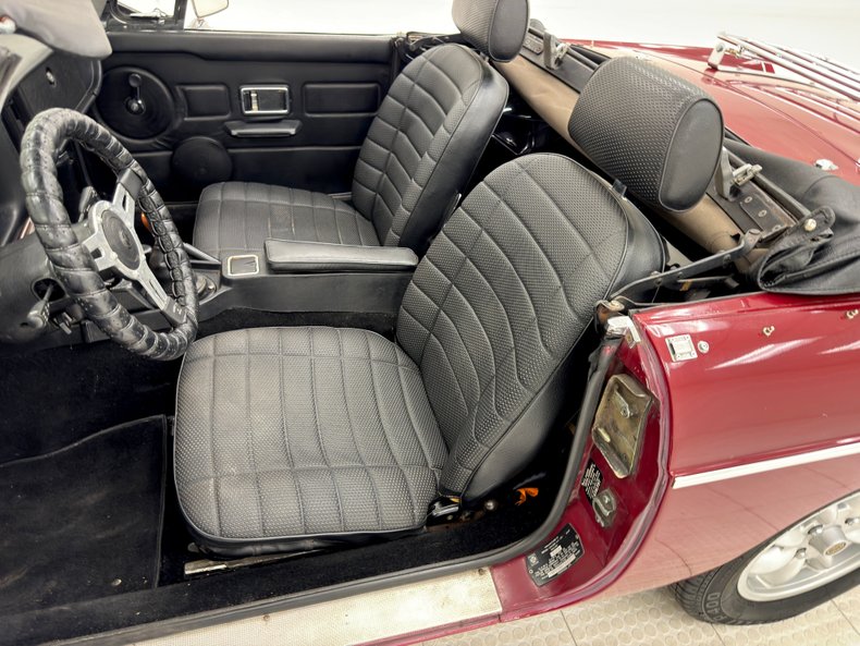 Mg-Mgb-1977-Damask-Red-Black-41