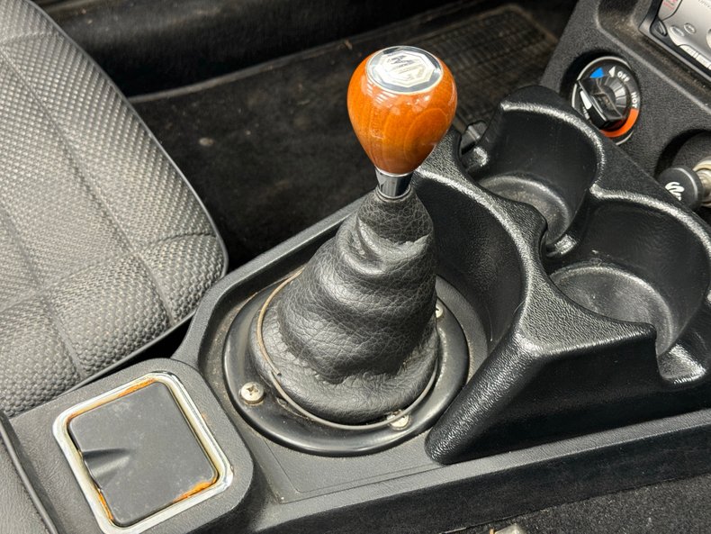 Mg-Mgb-1977-Damask-Red-Black-43