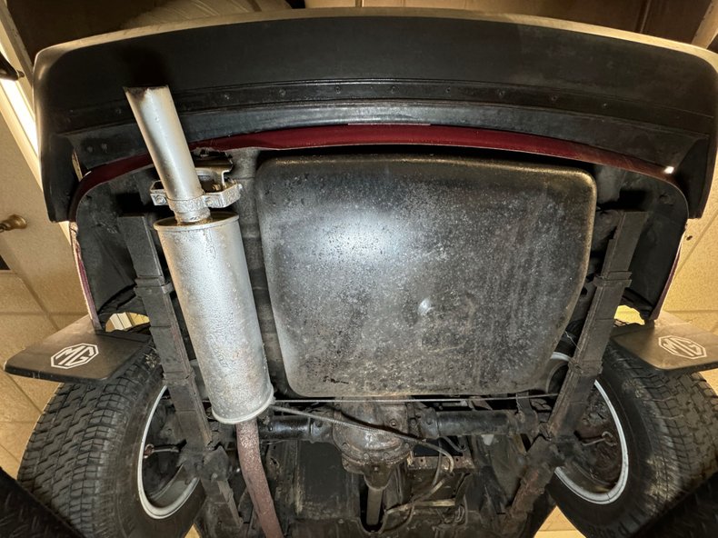 Mg-Mgb-1977-Damask-Red-Black-46