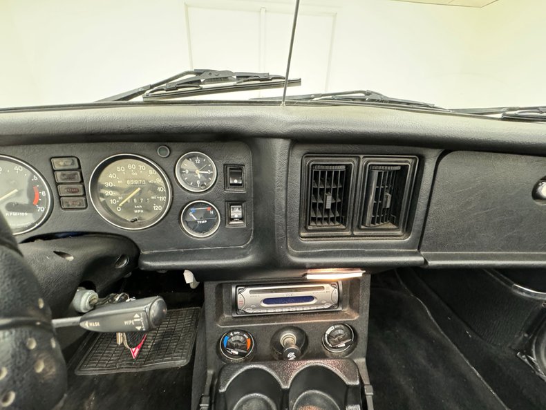 Mg-Mgb-1977-Damask-Red-Black-8