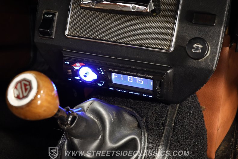 Mg-Midget-1977-Golden-Rod-Yellow-Saddle-30