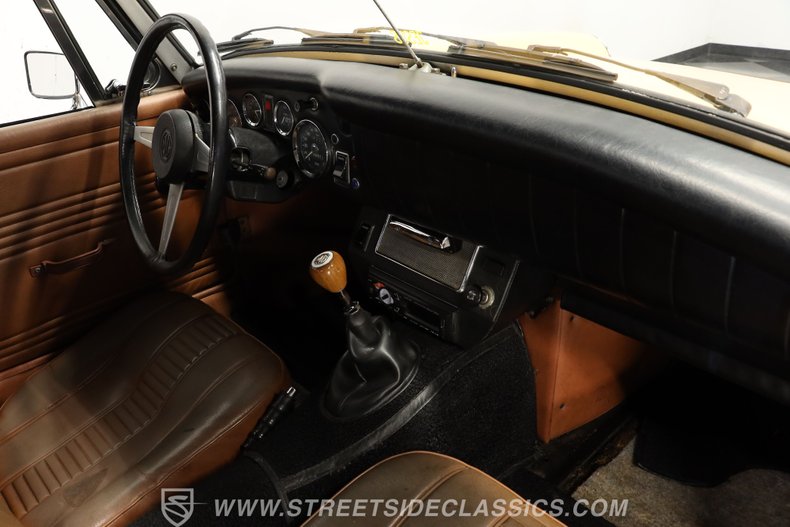 Mg-Midget-1977-Golden-Rod-Yellow-Saddle-34