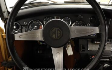 Mg-Midget-1977-Golden-Rod-Yellow-Saddle-4