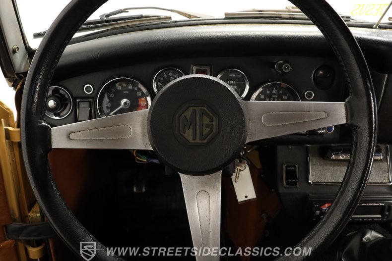 Mg-Midget-1977-Golden-Rod-Yellow-Saddle-4