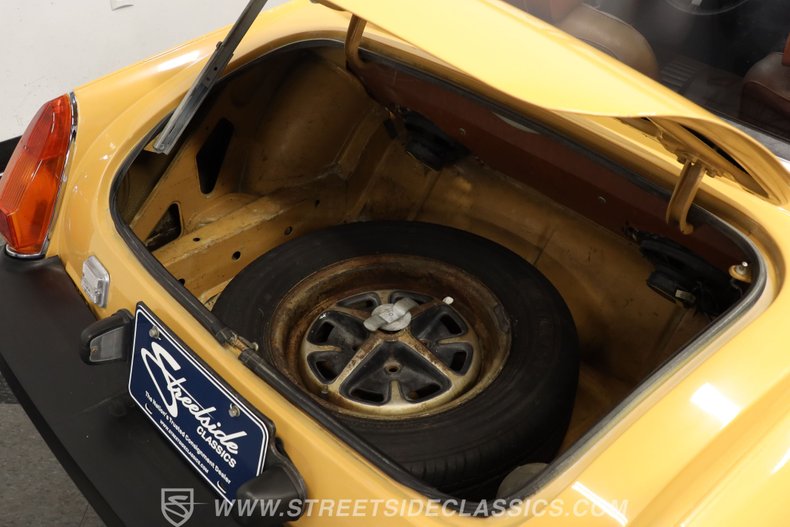 Mg-Midget-1977-Golden-Rod-Yellow-Saddle-40