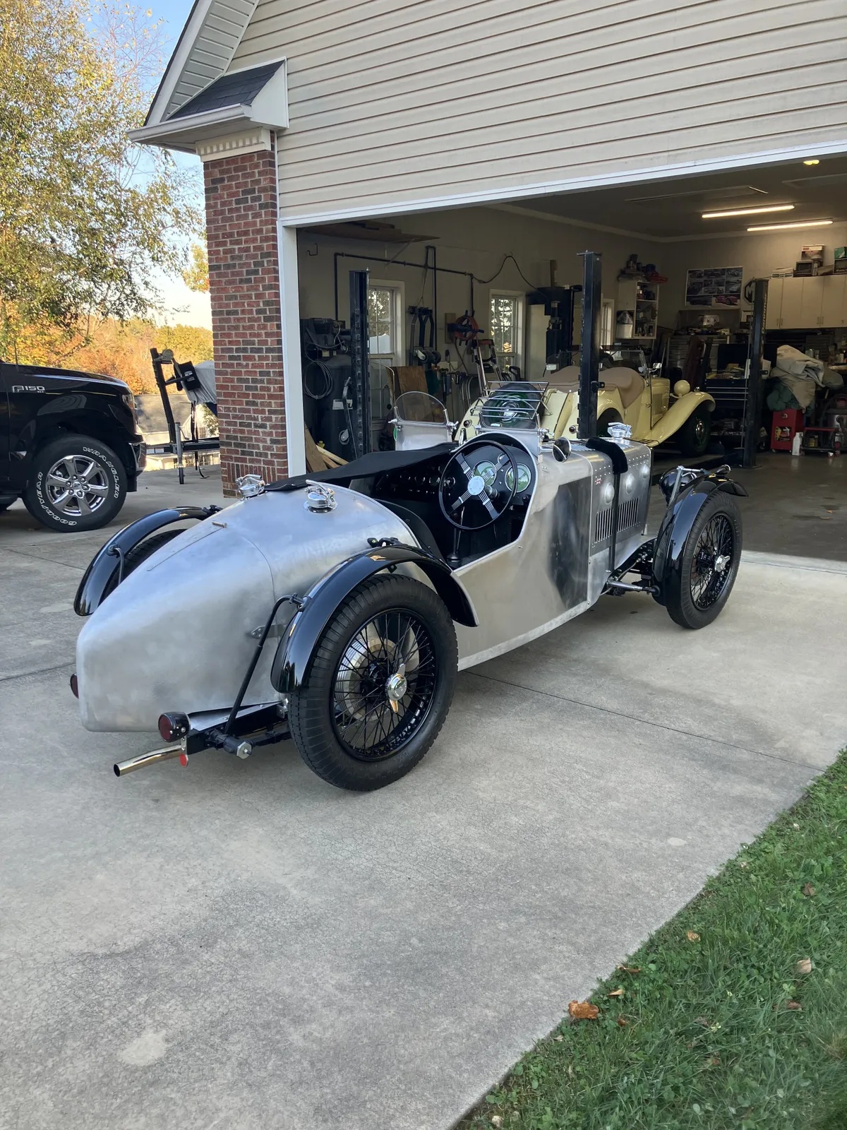 Mg-T-type-1937-Silver-Black-3