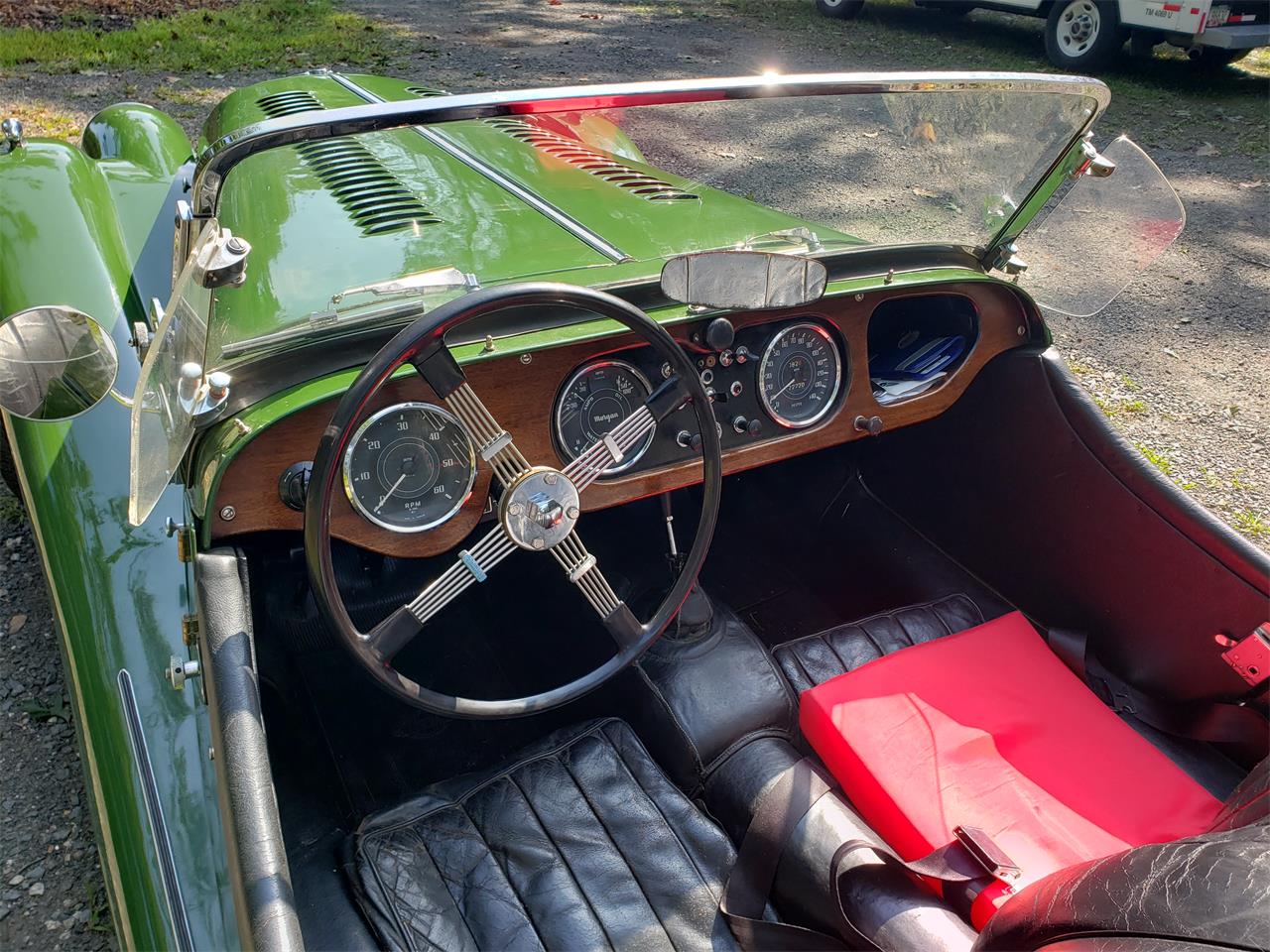 Morgan-Plus-4-1967-Green-Black-6