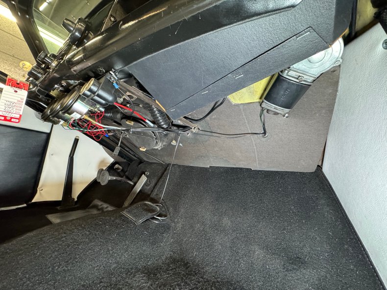 Nash-Metropolitan-1956-Sky-Blue-Black-43