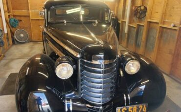 Oldsmobile-1937-black-10