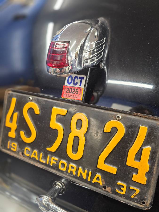 Oldsmobile-1937-black-2