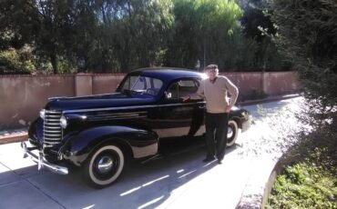Oldsmobile-1937-black-21