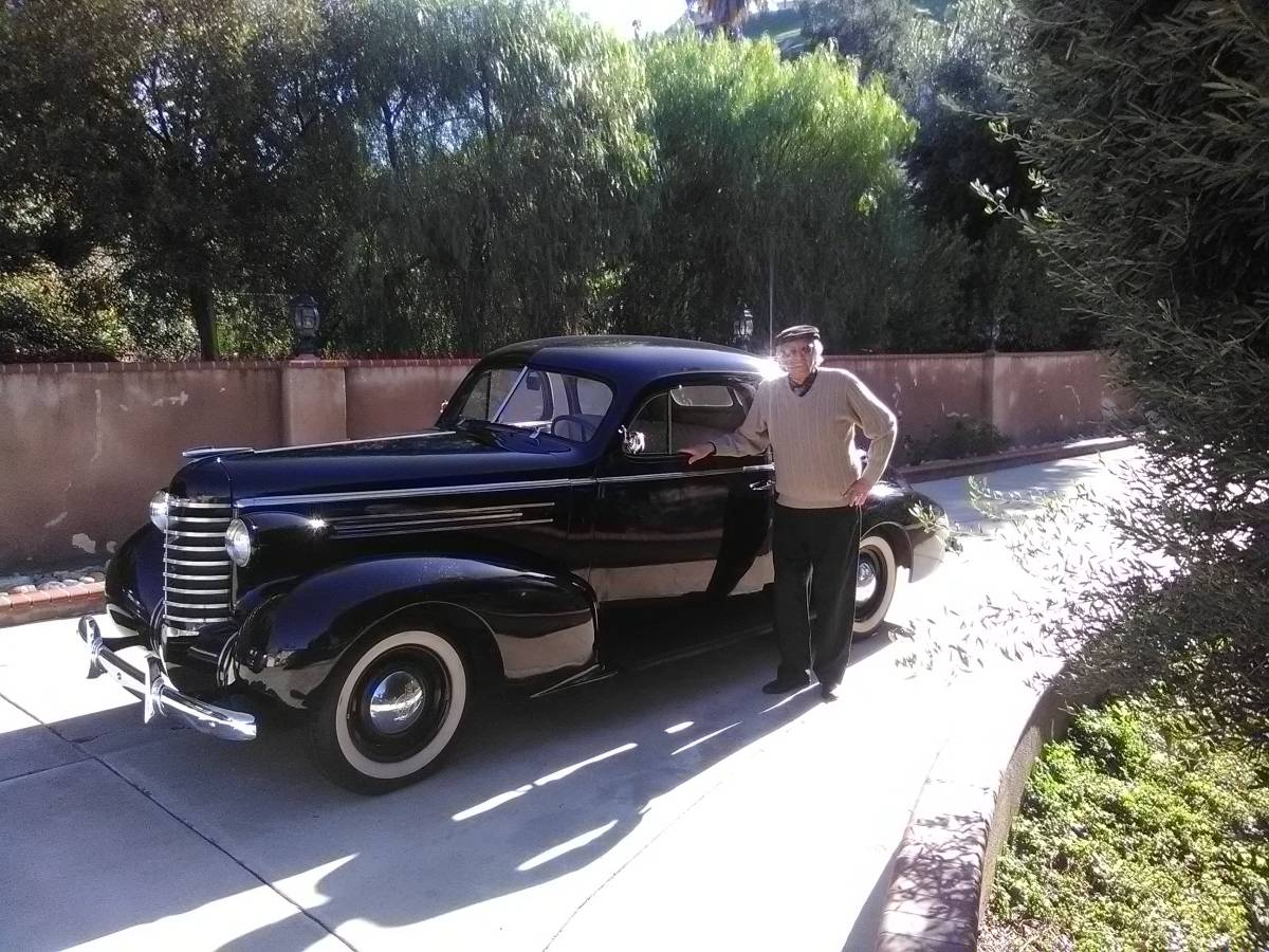 Oldsmobile-1937-black-21