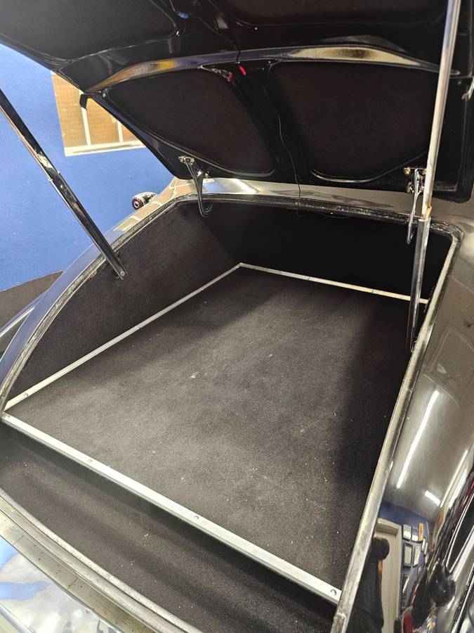 Oldsmobile-1937-black-23