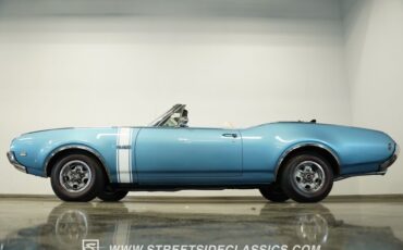 Oldsmobile-442-1968-Light-Blue-Metallic-Parchment-14