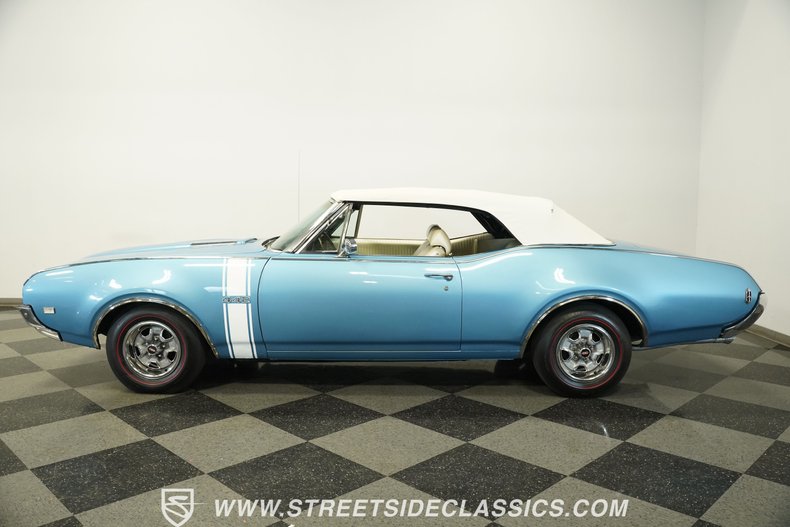 Oldsmobile-442-1968-Light-Blue-Metallic-Parchment-15