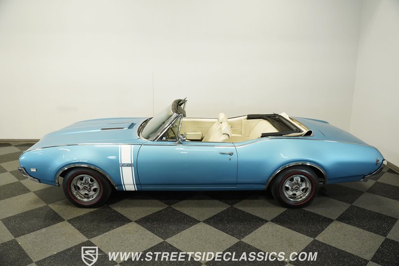 Oldsmobile-442-1968-Light-Blue-Metallic-Parchment-16
