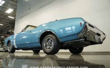 Oldsmobile-442-1968-Light-Blue-Metallic-Parchment-17