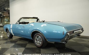 Oldsmobile-442-1968-Light-Blue-Metallic-Parchment-18