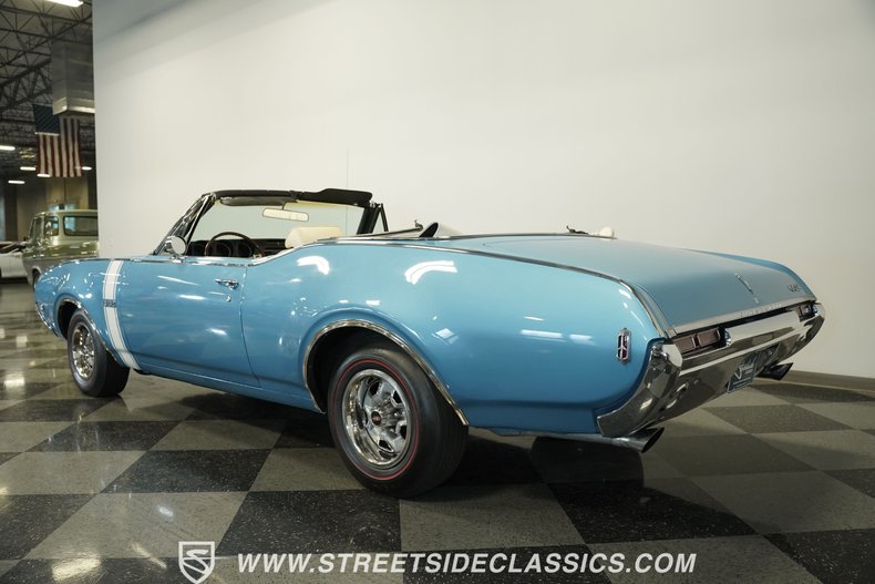 Oldsmobile-442-1968-Light-Blue-Metallic-Parchment-18