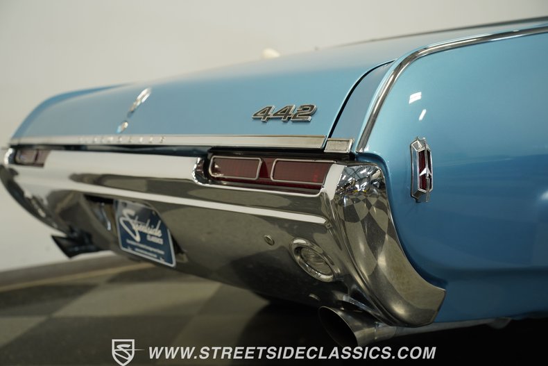 Oldsmobile-442-1968-Light-Blue-Metallic-Parchment-2
