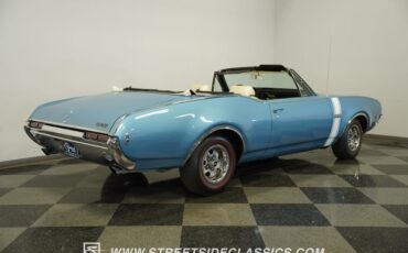 Oldsmobile-442-1968-Light-Blue-Metallic-Parchment-22