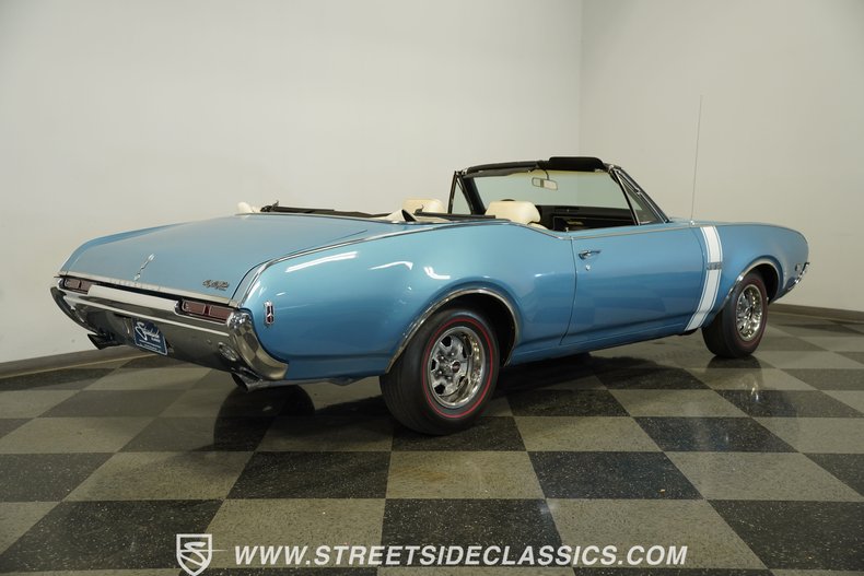 Oldsmobile-442-1968-Light-Blue-Metallic-Parchment-22