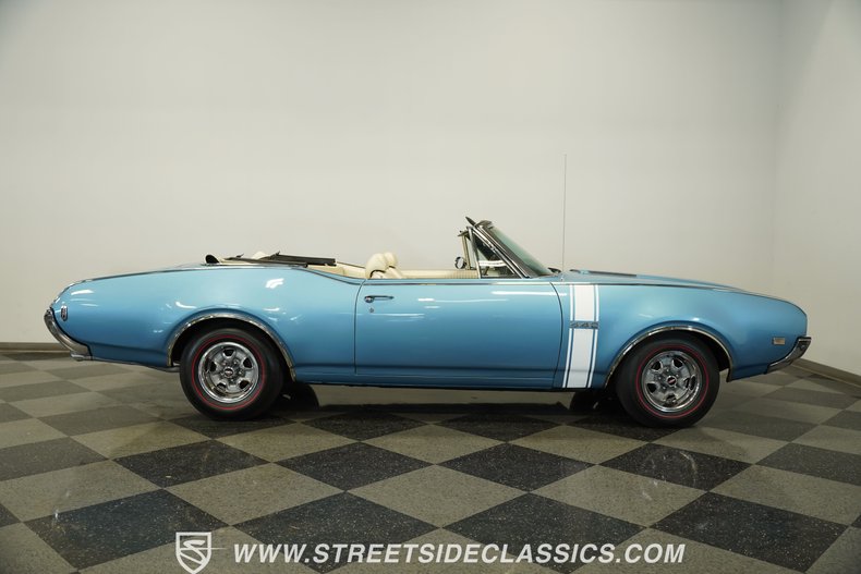 Oldsmobile-442-1968-Light-Blue-Metallic-Parchment-25