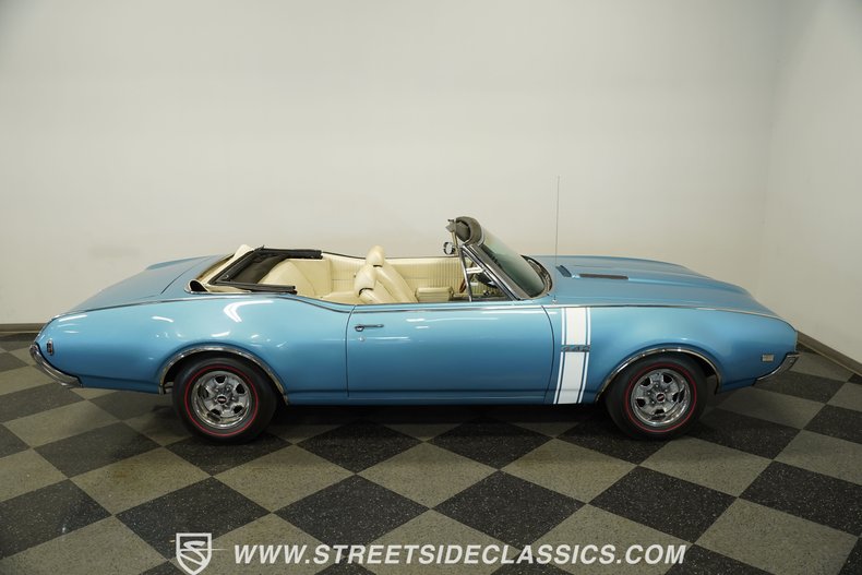 Oldsmobile-442-1968-Light-Blue-Metallic-Parchment-26