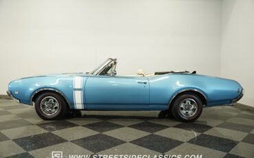Oldsmobile-442-1968-Light-Blue-Metallic-Parchment