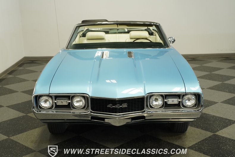 Oldsmobile-442-1968-Light-Blue-Metallic-Parchment-46
