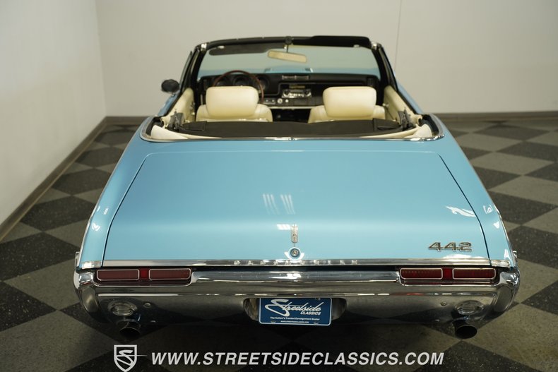 Oldsmobile-442-1968-Light-Blue-Metallic-Parchment-47