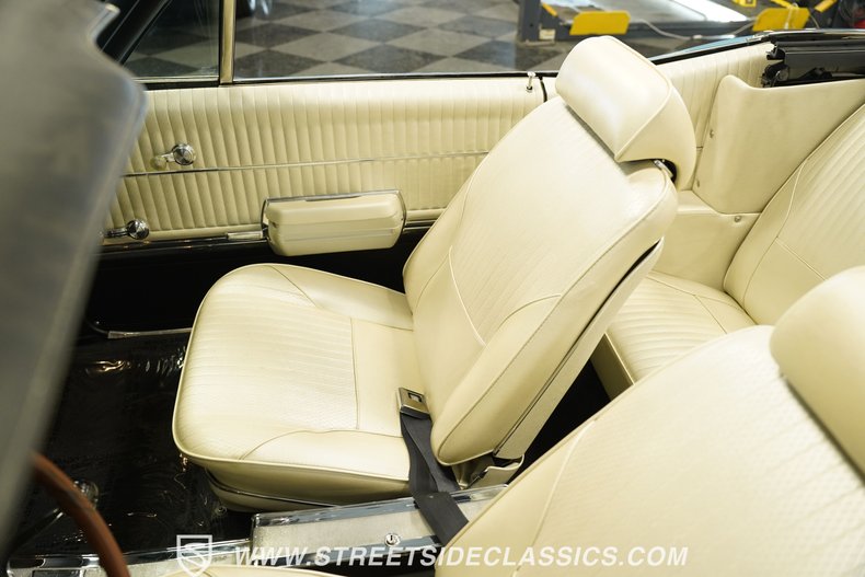 Oldsmobile-442-1968-Light-Blue-Metallic-Parchment-6