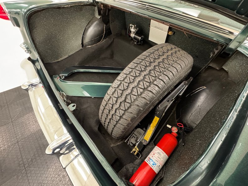 Oldsmobile-88-1955-Polar-White-Green-23